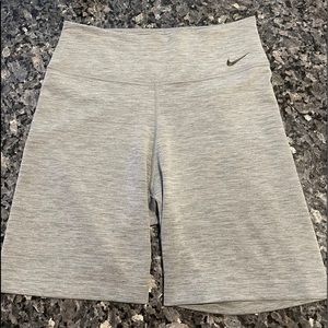 Nike Dri-Fit Mid-Rise 7” Bike Shorts